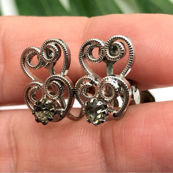 Vintage Delicate Romantic Filigree Rhinestone Clip On Earrings Silver Tone Sweet - Picture 3 of 11